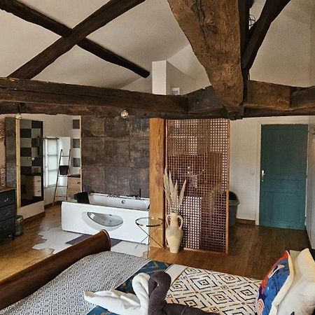 Suite Penthouse Romantique, Confolens, Charente Экстерьер фото