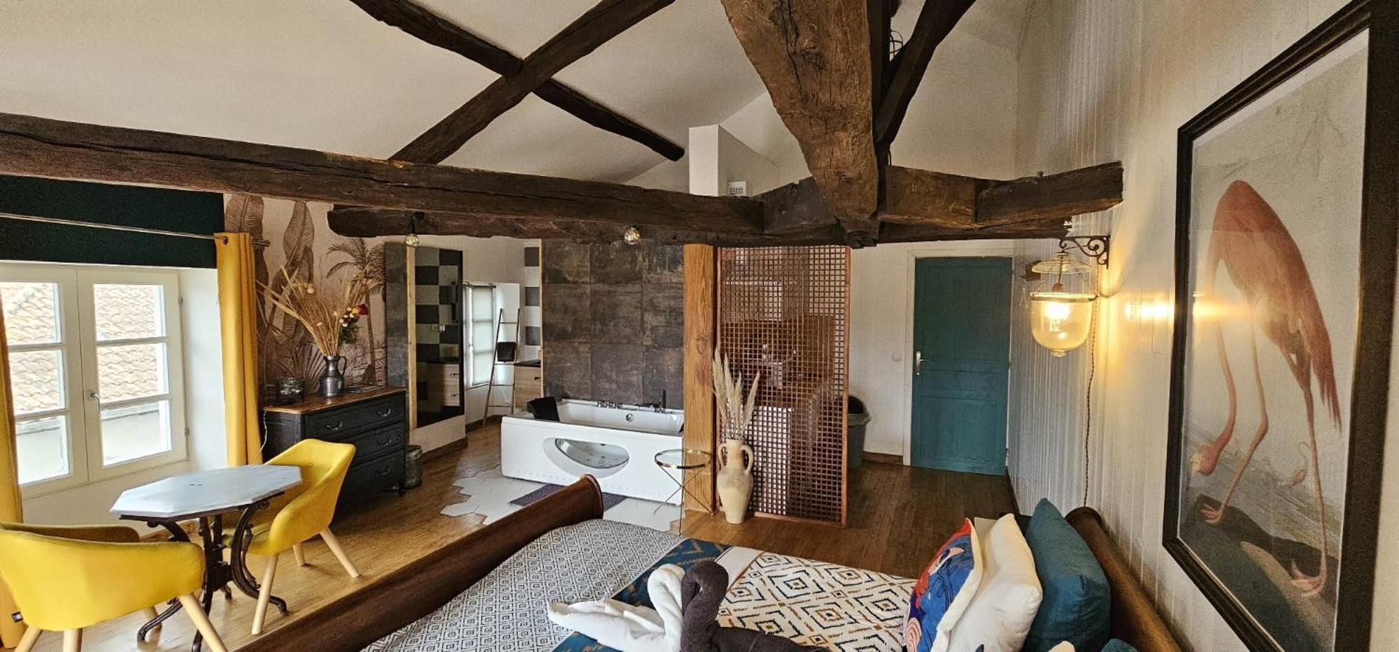 Suite Penthouse Romantique, Confolens, Charente Экстерьер фото