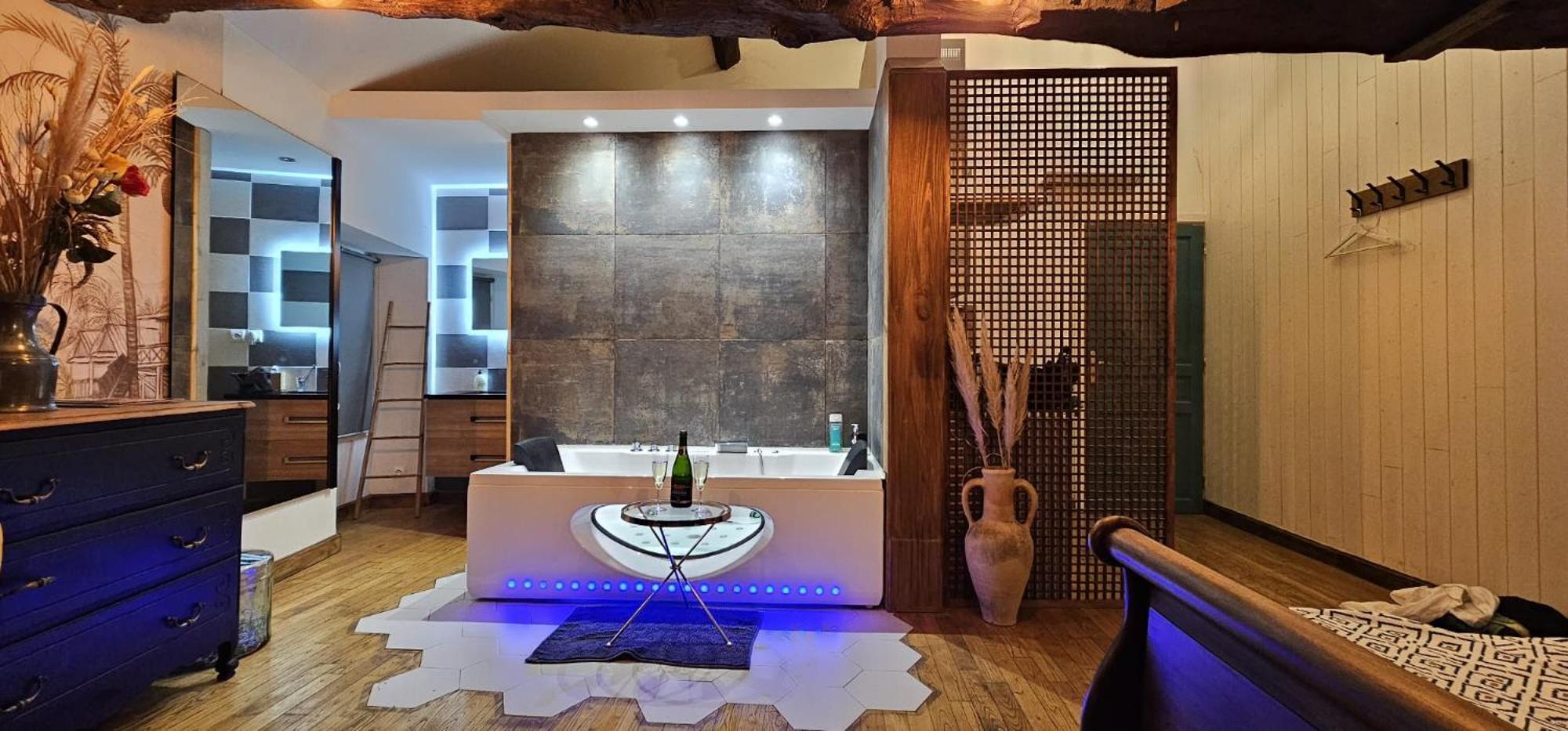 Suite Penthouse Romantique, Confolens, Charente Экстерьер фото